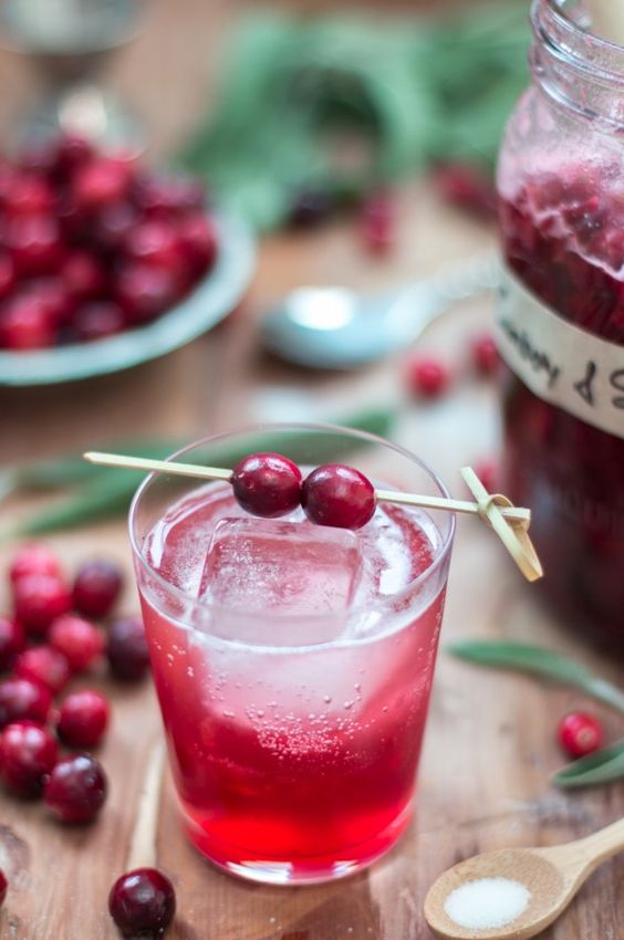 7 LOW CALORIE HOLIDAY VODKA COCKTAILS TO GET YOU TIPSY