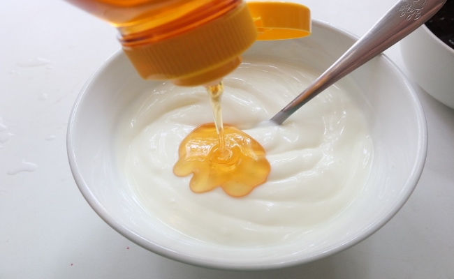 overnight skincare hacks - yogurt and honey mask 